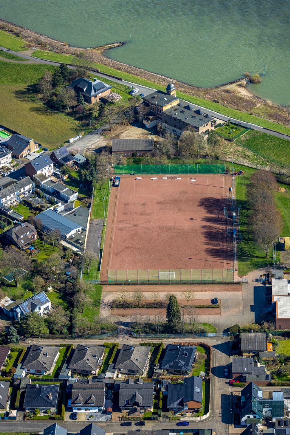 Aerial photograph Büderich - Tennis court sports field Sportplatz Wesel Buederich on street Schuetzenstrasse in Buederich at Ruhrgebiet in the state North Rhine-Westphalia, Germany