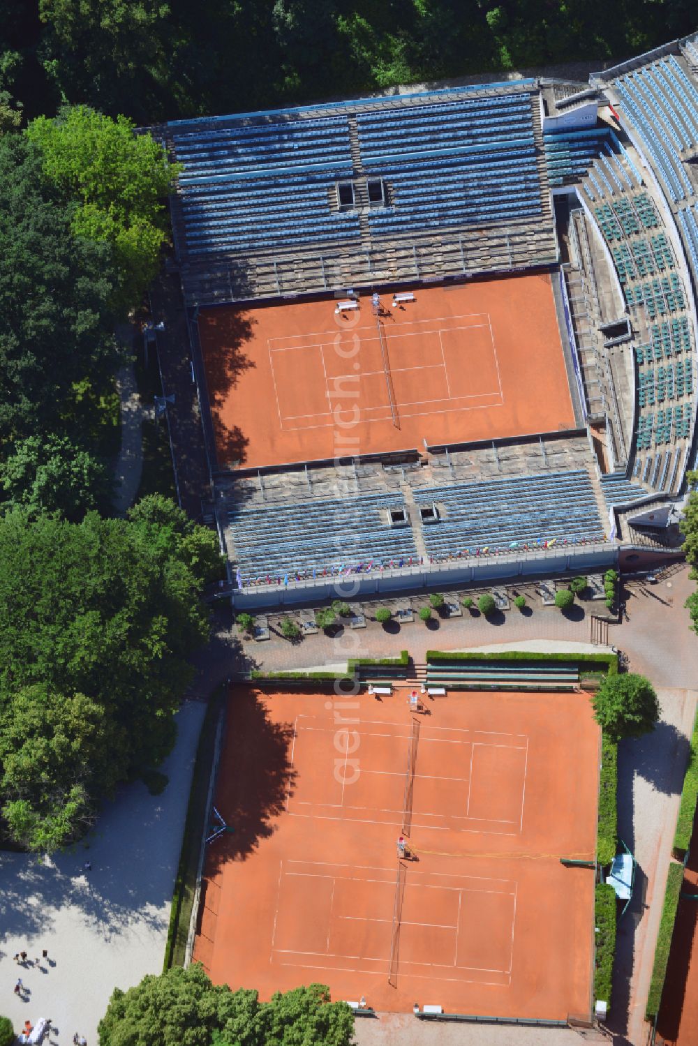 Berlin from the bird's eye view: Tennis court sports field of Tennis-Club 1899 e.V. Blau-Weiss in Berlin, Germany