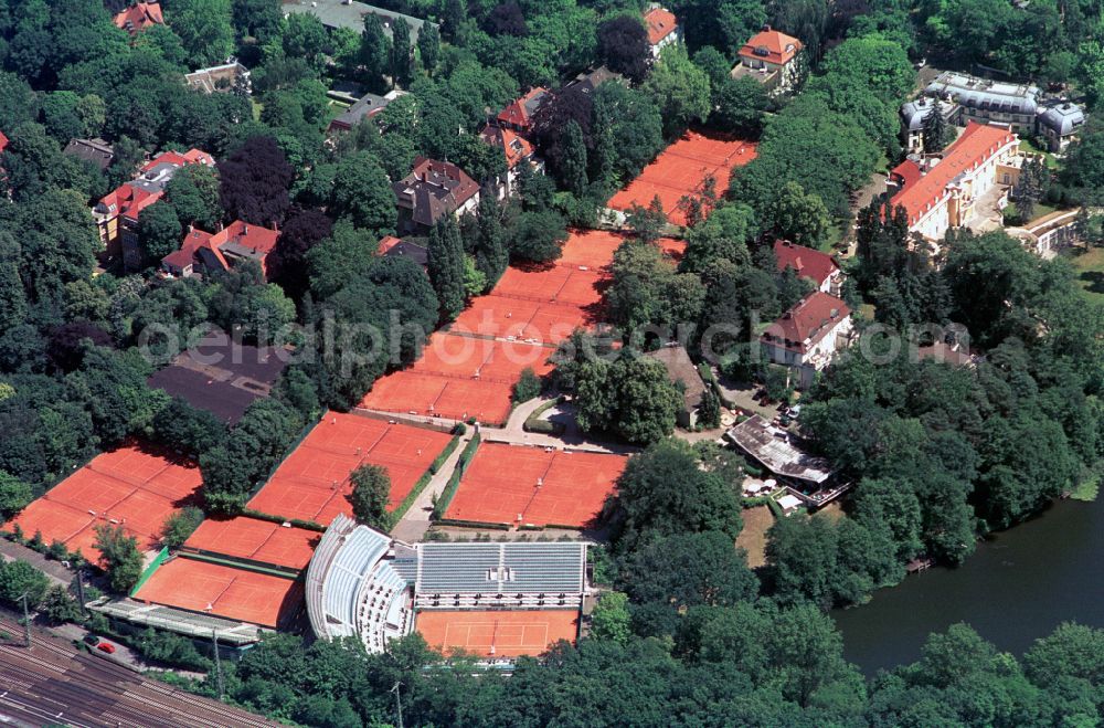 Aerial image Berlin - Tennis court sports field of Tennis-Club 1899 e.V. Blau-Weiss in the district Grunewald in Berlin, Germany
