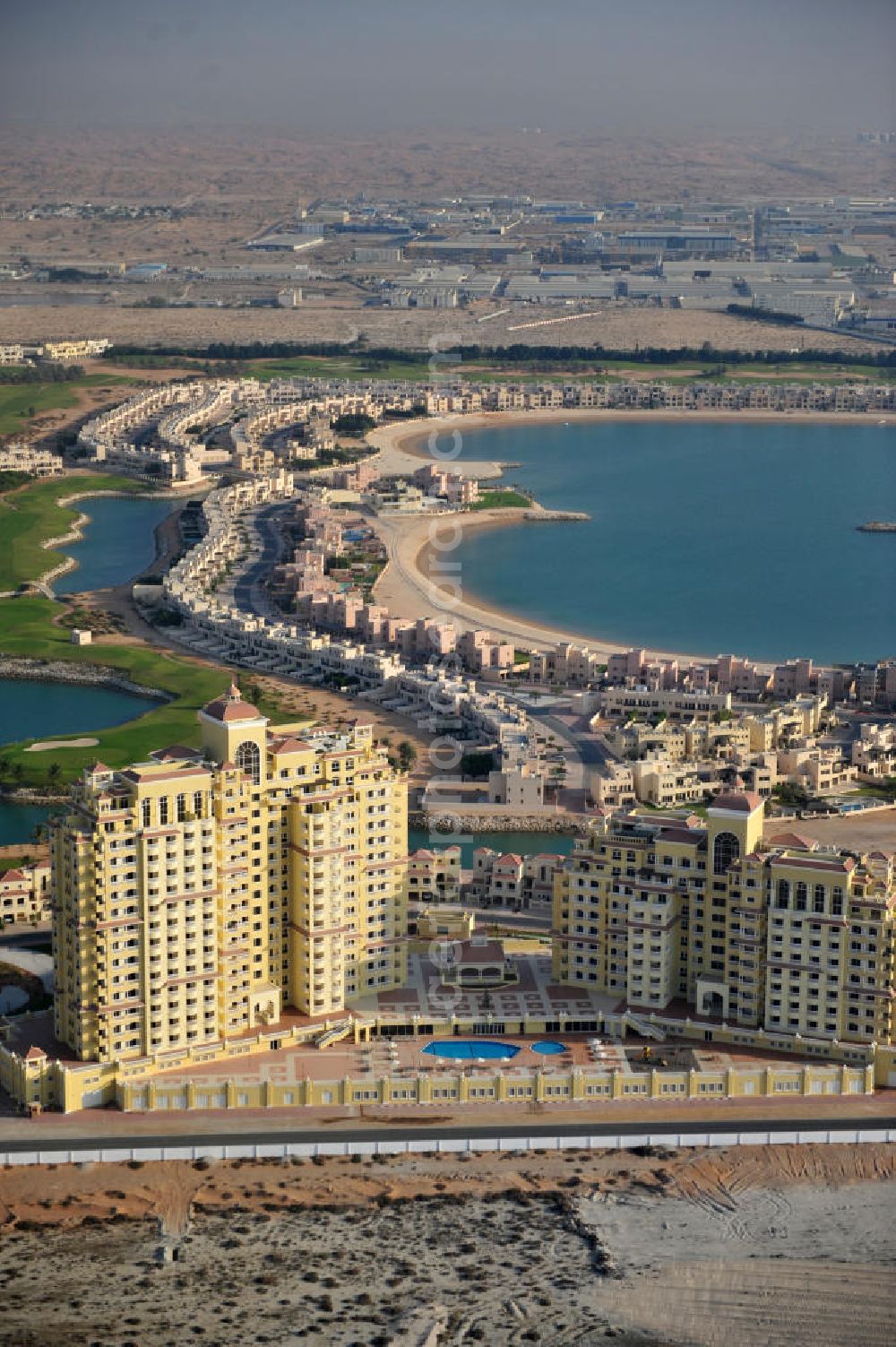 Aerial photograph Ras Al Khaimah - Complex of Royal Breeze Residence in the arab emirate Ras Al Khaimah. The complex is part of the Al Hamra Village Project, the second largest construction project of Ras Al Khaimah and consists of apartments, penthouses, swimming pools and gardens. The project is realized by the state-owned company Al Hamra Real Estate