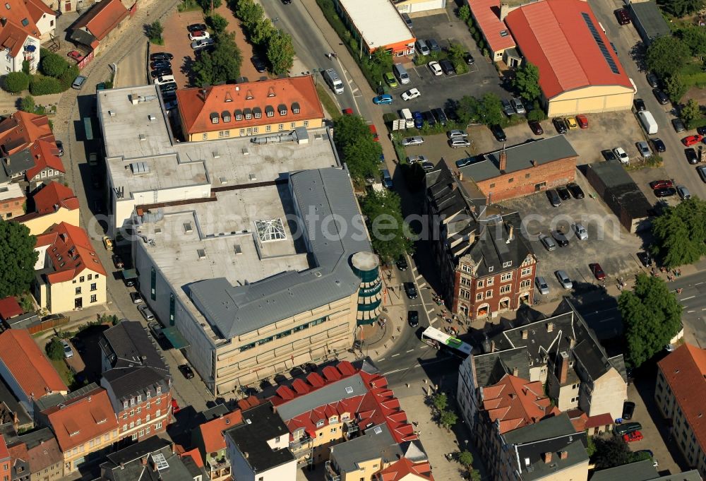 Rudolstadt from the bird's eye view: At the intersection Ludwig Street and East Street in Rudolstadt in Thuringia is the shopping center Rudolstadt Center. Here, different food and textile shops, a chemist have their branches