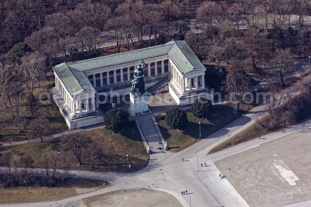 Aerial image München - The Hall of Fame and the bronze statue Bavaria on the edge of the Theresienwiese in Munich Schwanthalerhoehe in the state of Bavaria