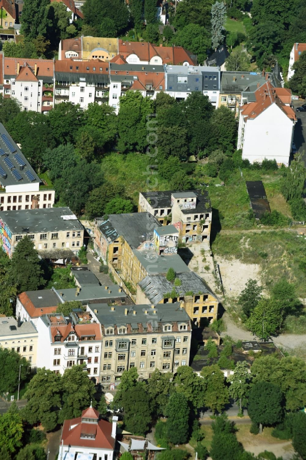 Leipzig from the bird's eye view: Ruins of the former factory - building destrict Connewitz in Leipzig in the state Saxony