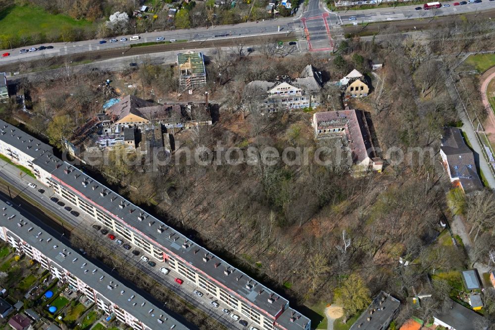 Aerial image Berlin - Ruins of the former hospital - building Saeuglings- and Kinderkrankenhaus on street Hansastrasse in the district Weissensee in Berlin, Germany