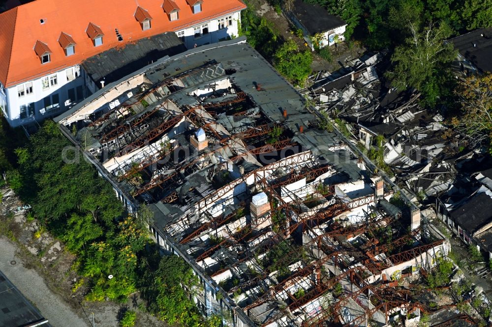 Aerial photograph Berlin - Fire Ruin the buildings and halls of formerly GDR- company VEB Kuehlautomat on Segelfliegerdonm in the district Johannisthal in Berlin, Germany