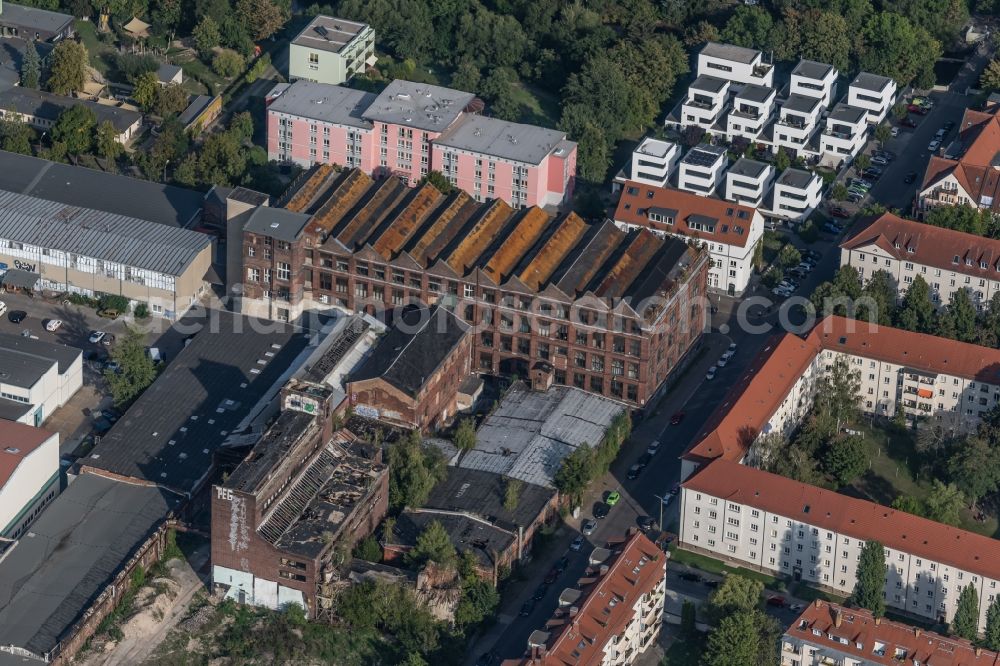 Leipzig from the bird's eye view: Ruin the buildings and halls of the former Kammgarnspinnerei Stoer & Co.AG on Erich-Zeigner-Allee in the district Plagwitz in Leipzig in the state Saxony, Germany