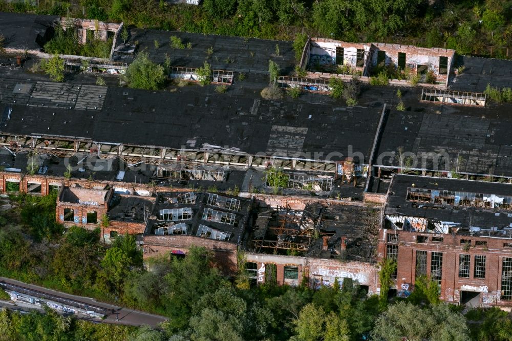 Aerial photograph Leipzig - Ruin the buildings and halls of the the former weaving mill and jute spinning mill Traenkner und Wuerker of VEB Texafol on Luetzner Strasse in the district Neulindenau in Leipzig in the state Saxony, Germany