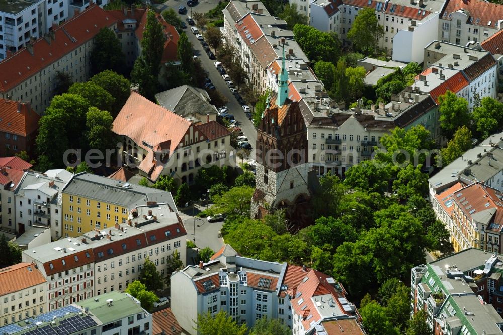 Aerial photograph Berlin - Ruins of church building Bethanienkirche on Mirbachplatz - Pistoriusstrasse in the district Weissensee in Berlin, Germany