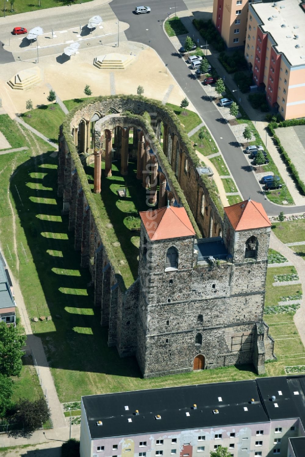 Zerbst/Anhalt from the bird's eye view: Ruins of church building Sankt Nikolai on Schleibank in Zerbst/Anhalt in the state Saxony-Anhalt, Germany
