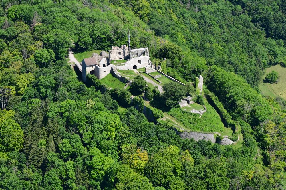 Küssaberg from the bird's eye view: Ruins and vestiges of the former castle Kuessaburg in Kuessaberg in the state Baden-Wuerttemberg, Germany