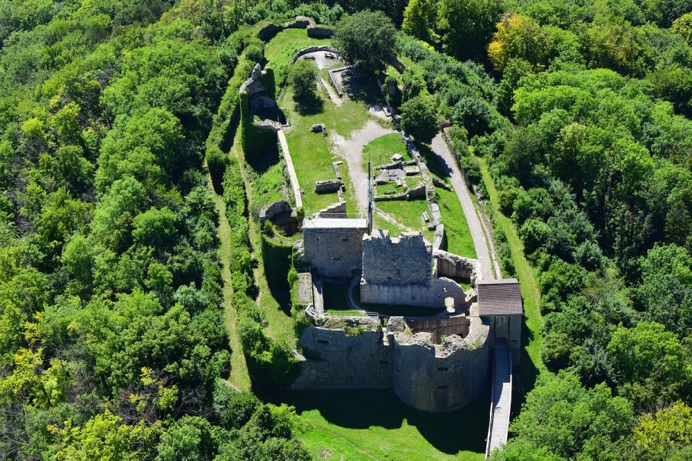 Aerial photograph Küssaberg - Ruins and vestiges of the former castle Kuessaburg in Kuessaberg in the state Baden-Wuerttemberg, Germany