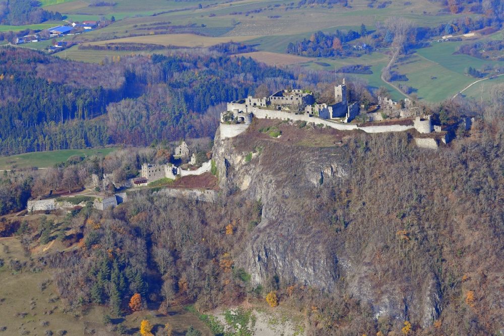 Aerial photograph Singen (Hohentwiel) - Ruins and vestiges of the former castle in the district Hohentwiel in Singen (Hohentwiel) in the state Baden-Wuerttemberg, Germany