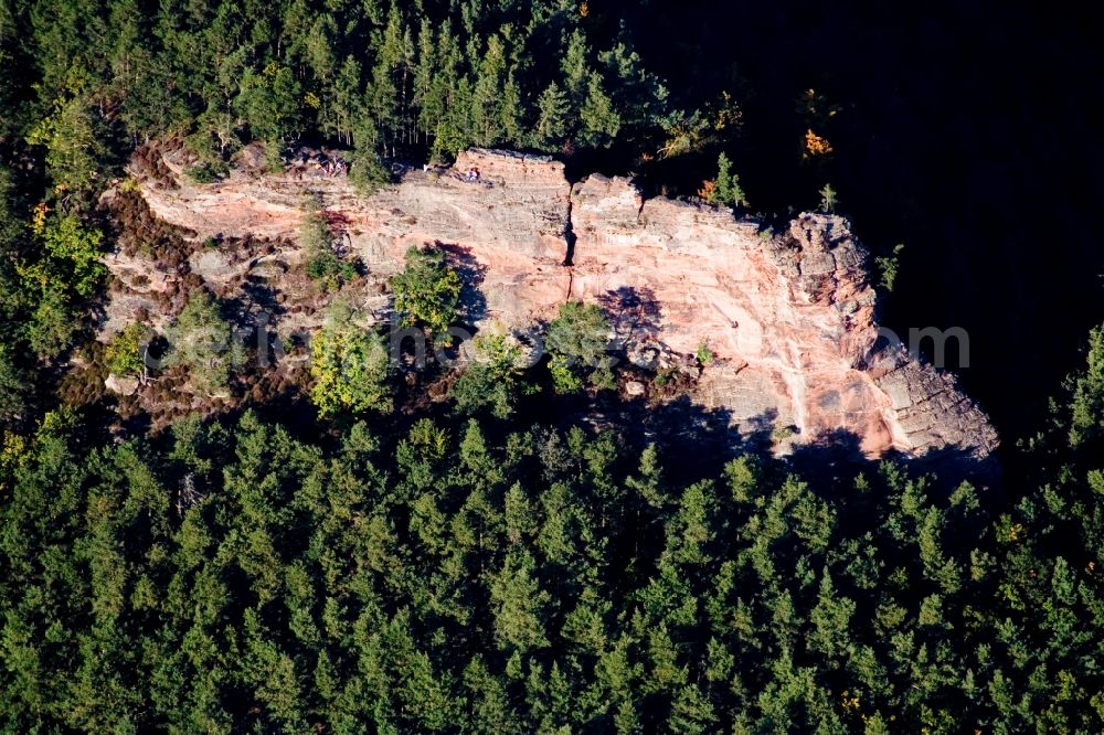 Aerial photograph Vorderweidenthal - Ruins and vestiges of the former castle and fortress Lindelbrunn in Vorderweidenthal in the state Rhineland-Palatinate