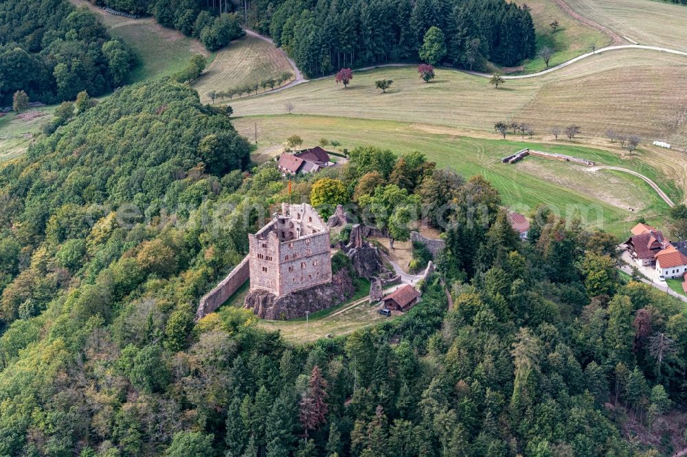 Aerial photograph Seelbach - Ruins and vestiges of the former castle and fortress Burg Hohengeroldseck on Schlossberg in the district Schoenberg in Seelbach in the state Baden-Wurttemberg