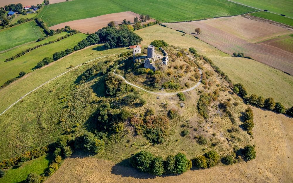 Aerial image Warburg - Ruins and vestiges of the former castle and fortress Burgruine Desenberg in Warburg in the state North Rhine-Westphalia, Germany