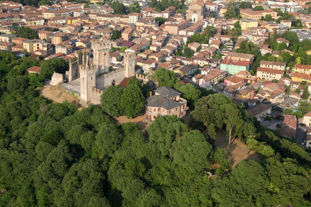 Aerial image Valeggio sul Mincio - Ruins and vestiges of the former castle and fortress of Castello Scaligero in Valeggio sul Mincio in Veneto, Italy
