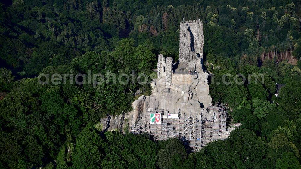 Aerial image Königswinter - Ruins and vestiges of the former castle and fortress with scaffolding for renovation and the restaurant Drachenfels on Drachenfels in Koenigswinter in the state North Rhine-Westphalia, Germany