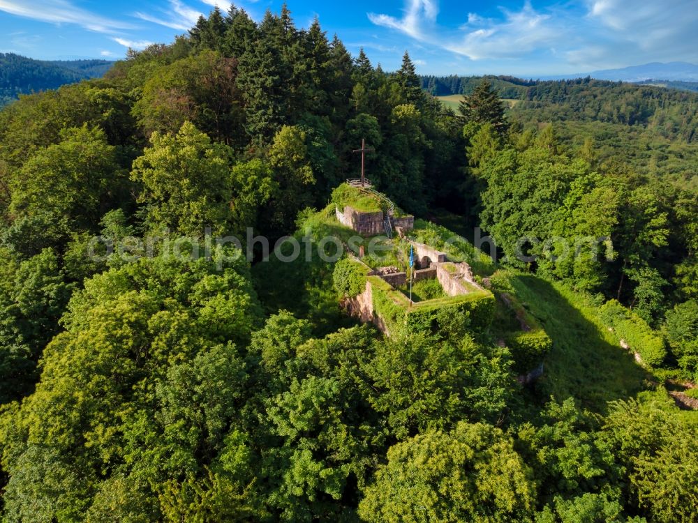 Aerial image Herbolzheim - Ruins and vestiges of the former castle and fortress Kirnburg Bleichheim in Herbolzheim in the state Baden-Wurttemberg, Germany