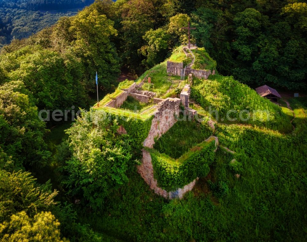 Aerial photograph Herbolzheim - Ruins and vestiges of the former castle and fortress Kirnburg Bleichheim in Herbolzheim in the state Baden-Wurttemberg, Germany