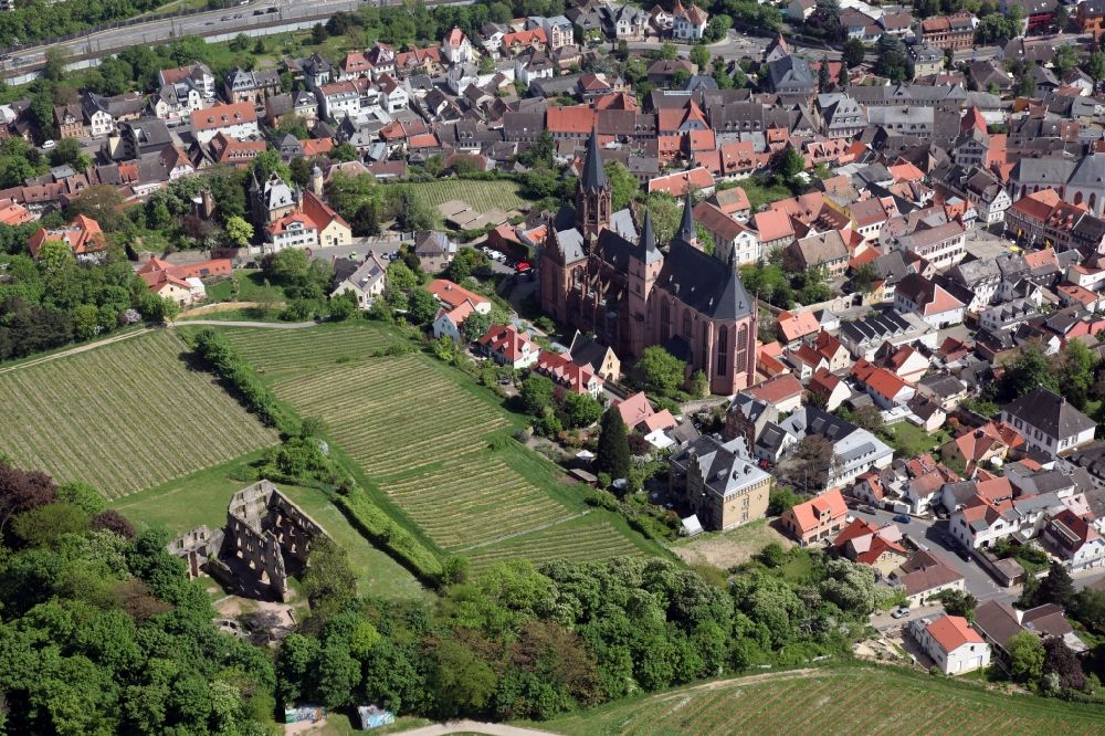 Aerial image Oppenheim - Ruins and vestiges of the former castle and fortress Landskrone over the City of Oppenheim in the state Rhineland-Palatinate, Germany