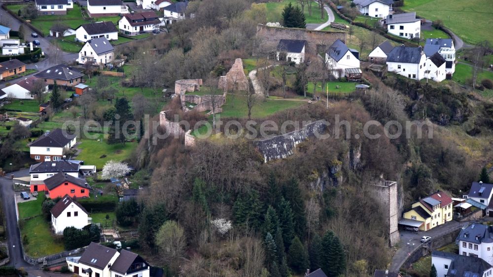 Aerial photograph Gerolstein - Ruins and vestiges of the former castle and fortress Loewenburg in Gerolstein in the state Rhineland-Palatinate, Germany
