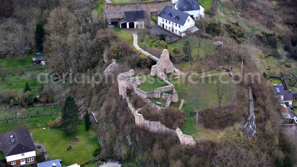 Aerial photograph Gerolstein - Ruins and vestiges of the former castle and fortress Loewenburg in Gerolstein in the state Rhineland-Palatinate, Germany