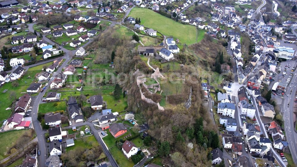 Gerolstein from the bird's eye view: Ruins and vestiges of the former castle and fortress Loewenburg in Gerolstein in the state Rhineland-Palatinate, Germany