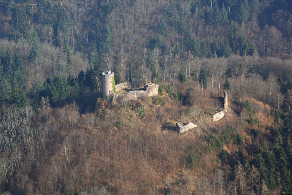 Kandern from the bird's eye view: In the area of Kan dern in the state of Baden-Wuerttemberg, the ruins of Sausenburg can be found. The ruins are open to visitors