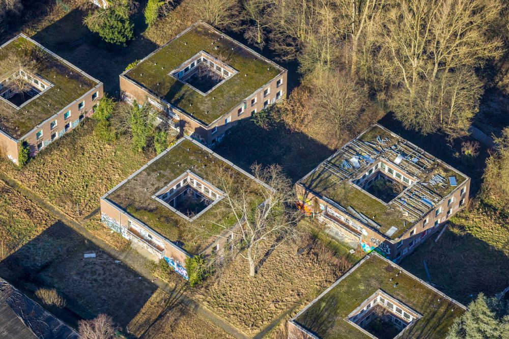 Aerial photograph Dortmund - Ruins of the vacant former school building Schulzentrum Hacheney on Glueckaufsegenstrasse in Dortmund in the Ruhr area in the state of North Rhine-Westphalia, Germany
