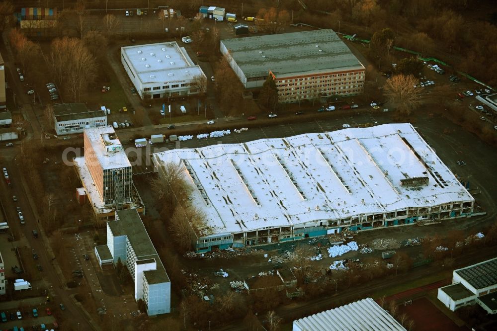 Aerial photograph Berlin - Ruins of dilapidated warehouses and forwarding building between Beilsteiner Strasse and Radebeuler Strasse in the district Marzahn in Berlin, Germany