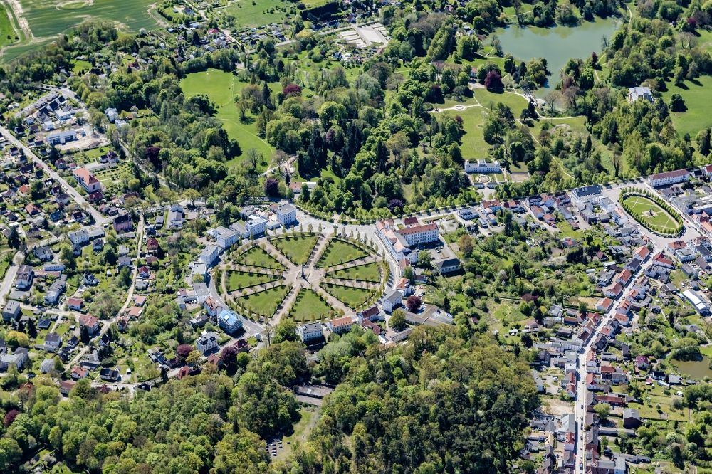 Putbus from the bird's eye view: Round park Circus in the district of Pastitz in Putbus in the federal state Mecklenburg-West Pomerania