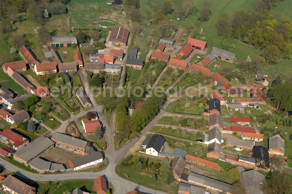 Porep from the bird's eye view: Village view with radiating round - shaped farmsteads and residential buildings in the center of the village on street Luise-Ring in Porep in the state Brandenburg, Germany