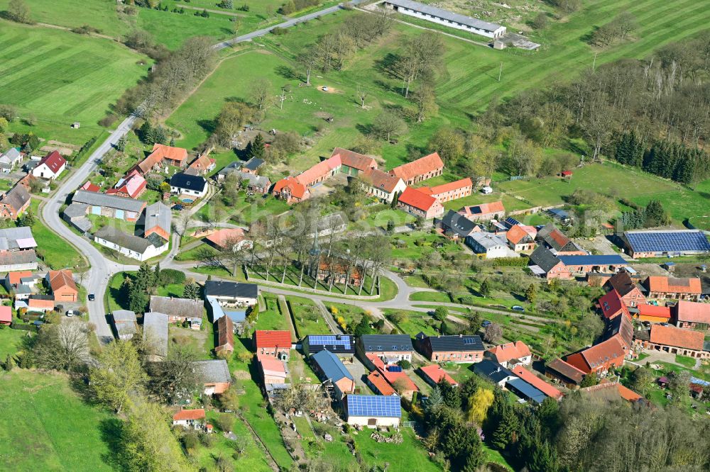 Porep from the bird's eye view: Village view with radiating round - shaped farmsteads and residential buildings in the center of the village on street Luise-Ring in Porep in the state Brandenburg, Germany