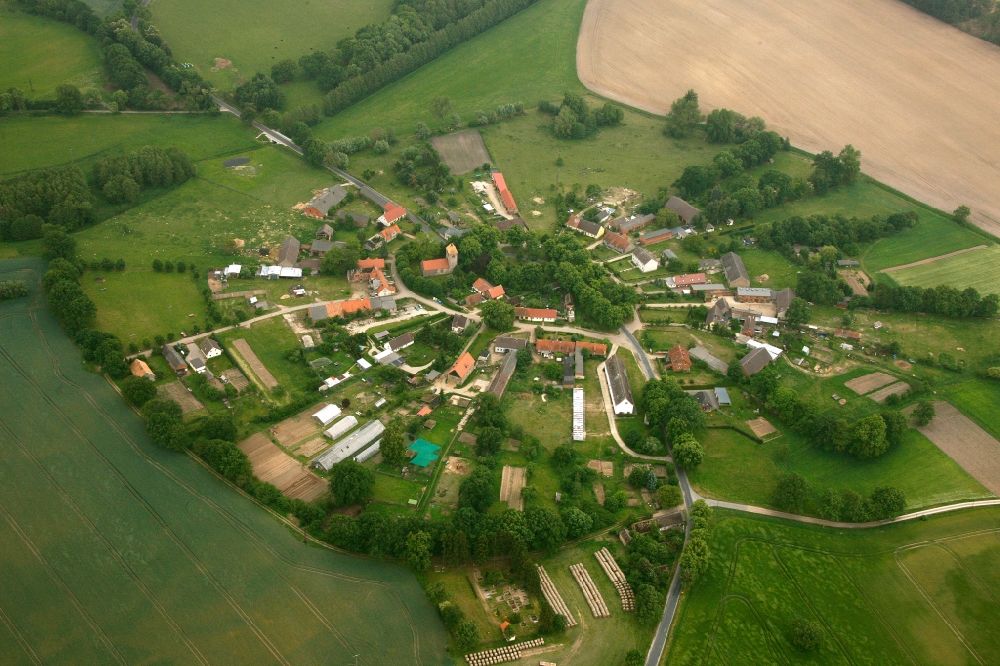 Rohlsdorf from above - Village view with radiating round - shaped farmsteads and residential buildings in the center of the village in Rohlsdorf in the state Brandenburg, Germany