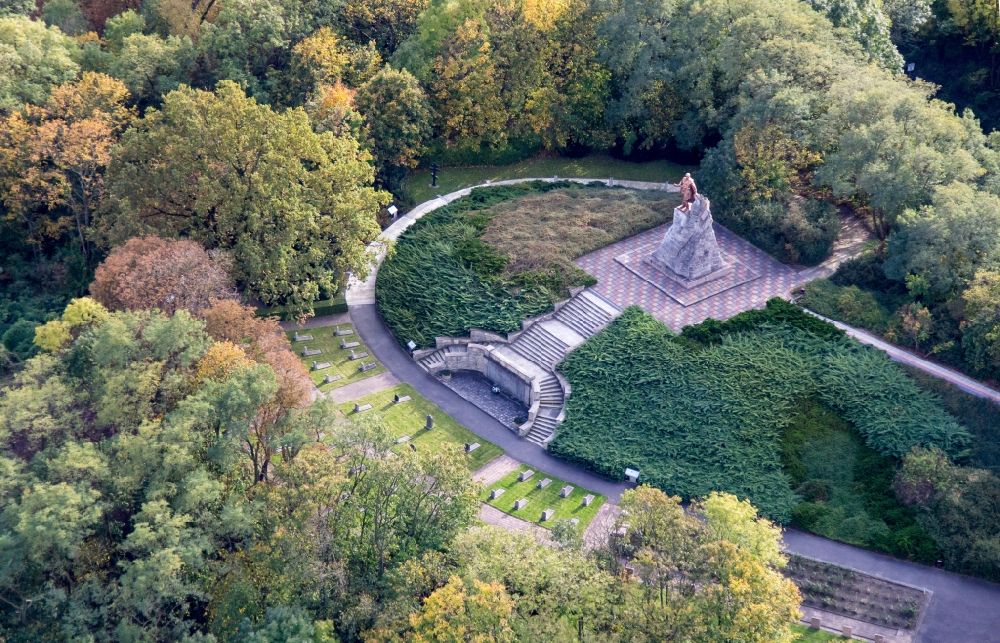 Seelow from the bird's eye view: Russian war cemetery in Seelow in the state Brandenburg, Germany