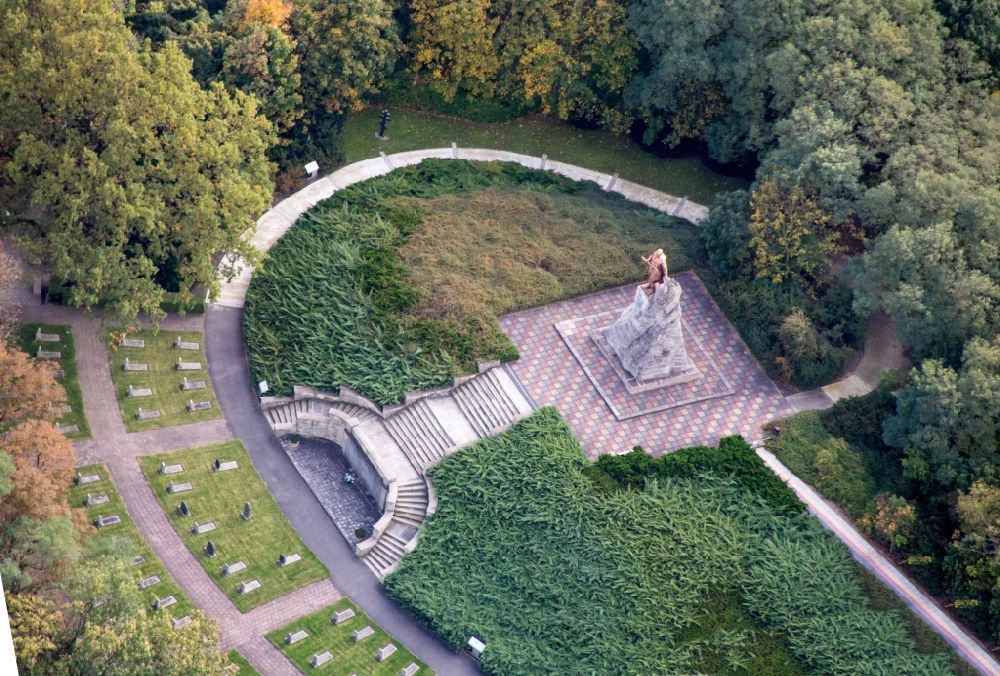 Aerial image Seelow - Russian war cemetery in Seelow in the state Brandenburg, Germany