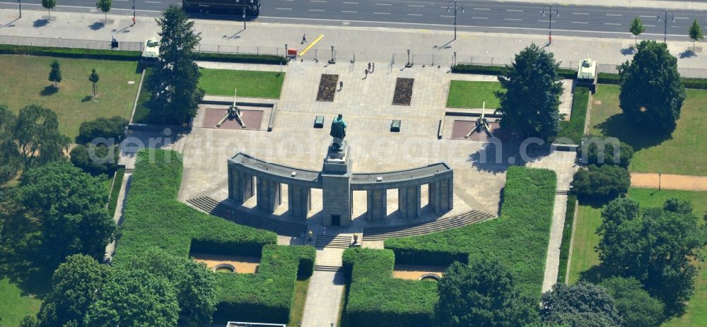 Berlin from the bird's eye view: The Soviet War Memorial in the Tiergarten is located near the major tourist attractions in the highway of 17 June in the district Berlin-Tiergarten. It is a monument to the Battle of Berlin at the fallen soldiers of the Red Army. In the center of the colonnade stands the monument of a Soviet soldier from the sculptor Lew Kerbel. After the withdrawal of troops of the Soviet Army Germany undertook to maintain the cemeteries