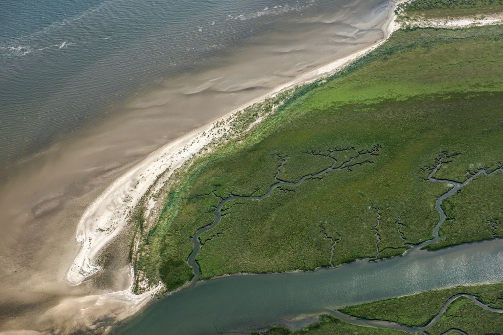 Aerial photograph Sankt Peter-Ording - Salt marsh landscape on the North Sea - coast in the district Sankt Peter-Ording Pfahlbauten in Sankt Peter-Ording in the state Schleswig-Holstein