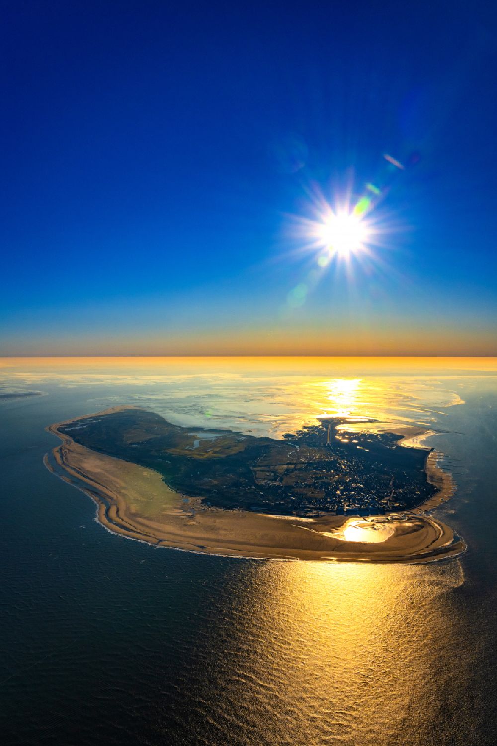 Aerial photograph Borkum - Sandy coastline with Natural bay on the North Sea Island Borkum at the first light, in the state Lower Saxony