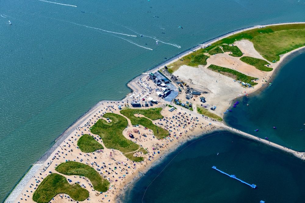 Aerial image Büsum - Sandy beach in the coastal area of family lagoon pearl bay in the Wadden Sea in Buesum in Schleswig-Holstein