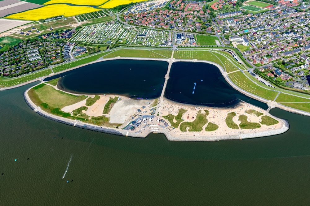 Aerial photograph Büsum - Sandy beach in the coastal area of family lagoon pearl bay in the Wadden Sea in Buesum in Schleswig-Holstein