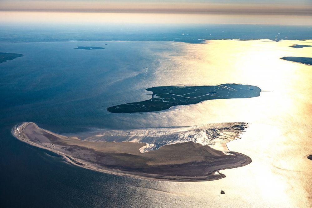 Pellworm from the bird's eye view: Sandbanks Japsand, Norderoogsand and Suederoogsand in the North Sea Wadden Sea in the state Schleswig-Holstein, Germany