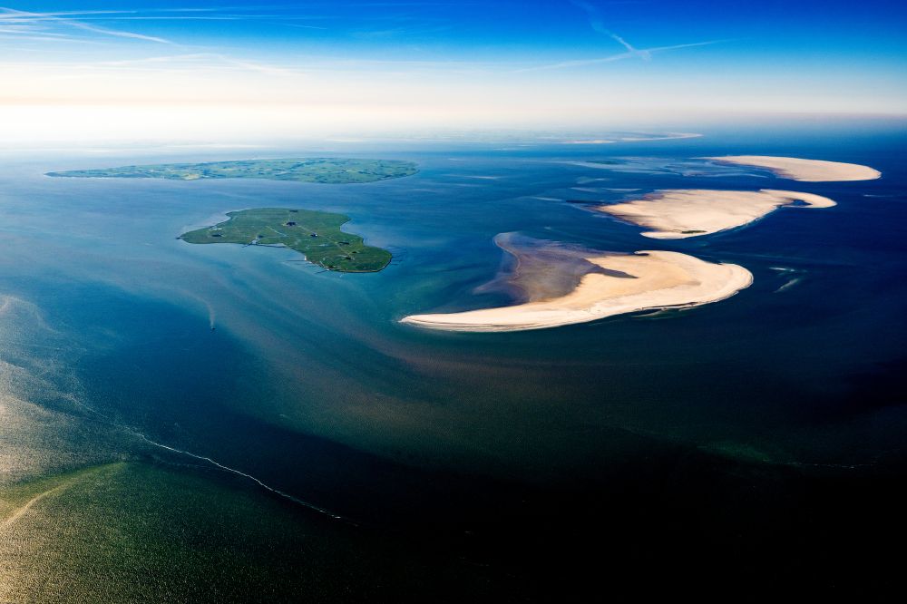 Pellworm from the bird's eye view: Sandbanks Japsand, Norderoogsand and Suederoogsand in the North Sea Wadden Sea in the state Schleswig-Holstein, Germany