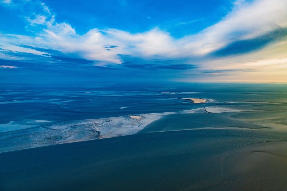 Sankt Peter-Ording from the bird's eye view: Sandbank land area caused by currents under the sea water surface of the Wadden Sea of a??a??the North Sea off Westerhever in the state Schleswig-Holstein, Germany
