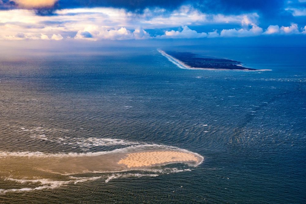 Hörnum from the bird's eye view: Sandbank - structures in the North Sea with seals in front of Hoernum (Sylt) in the state Schleswig-Holstein, Germany