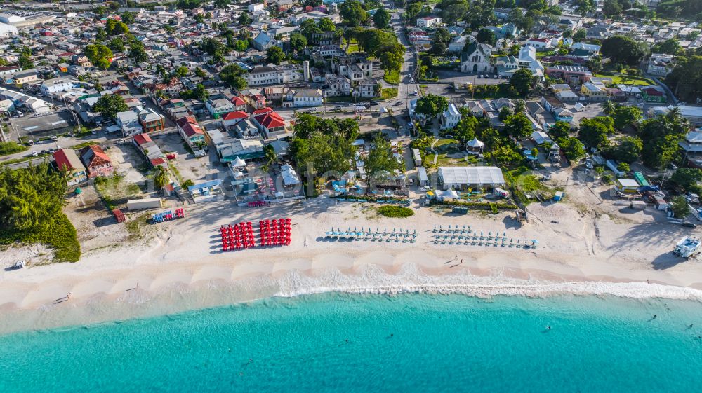 Bridgetown from the bird's eye view: Beach landscape along the Brownes Beach on street 7 in Bridgetown in Saint Michael, Barbados