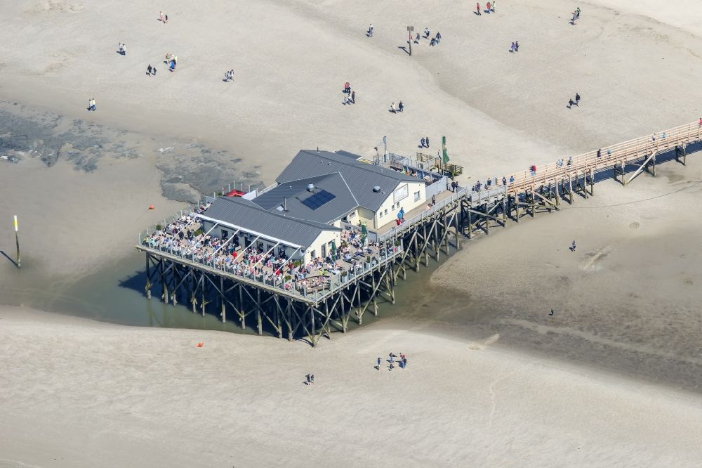 Sankt Peter-Ording from the bird's eye view: Beach landscape on the North Sea coast in the district Sankt Peter-Ording in Sankt Peter-Ording in the state Schleswig-Holstein