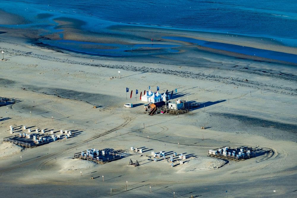 Aerial photograph Sankt Peter-Ording - Sandy beach landscape on the North Sea - coast in the district of Sankt Peter-Ording in Sankt Peter-Ording in Schleswig-Holstein
