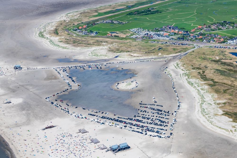 Sankt Peter-Ording from the bird's eye view: Sandy beach landscape on the North Sea - coast in the district of Sankt Peter-Ording in Schleswig-Holstein