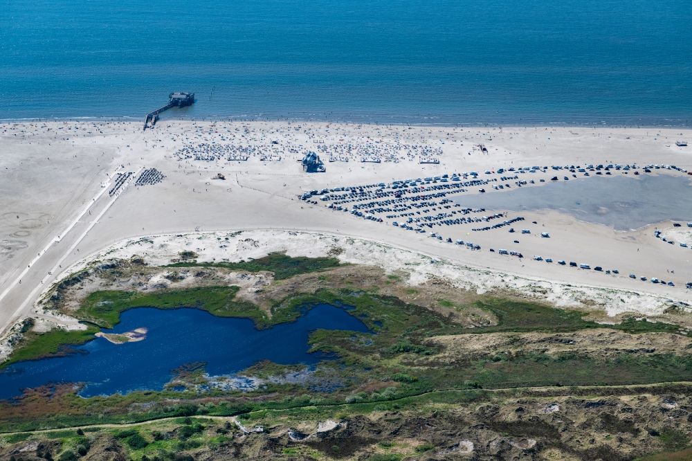 Sankt Peter-Ording from above - Sandy beach landscape on the North Sea - coast in the district of Sankt Peter-Ording in Schleswig-Holstein